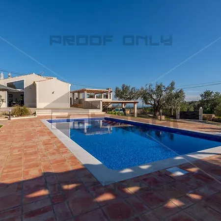 Casa Olival * Santa Bárbara de Nexe